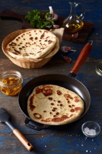 Tigaie fonta, cu maner din lemn, 24cm - Staub